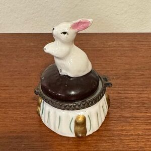 VTG LIMOGES 2.75" Handpainted Porcelain Bunny Rabbit TRINKET BOX w/ Carrots EUC